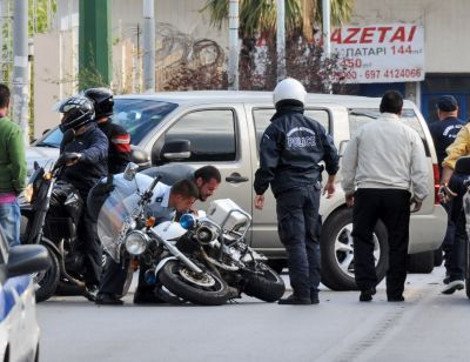 «Ζητάς» σωριάστηκε μπροστά από το τζιπ που μετέφερε τον Μιχαλολιάκο στον Κορυδαλλό [εικόνες & βίντεο] | iefimerida.gr 3