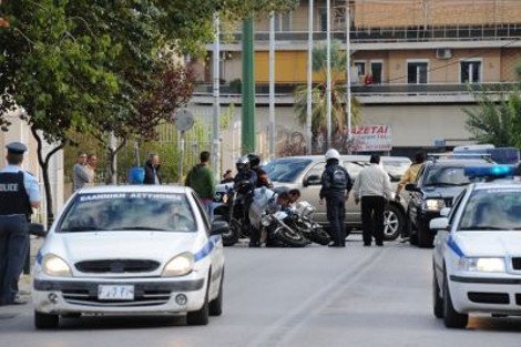 «Ζητάς» σωριάστηκε μπροστά από το τζιπ που μετέφερε τον Μιχαλολιάκο στον Κορυδαλλό [εικόνες & βίντεο] | iefimerida.gr 4