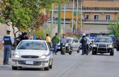 «Ζητάς» σωριάστηκε μπροστά από το τζιπ που μετέφερε τον Μιχαλολιάκο στον Κορυδαλλό [εικόνες & βίντεο] | iefimerida.gr 5