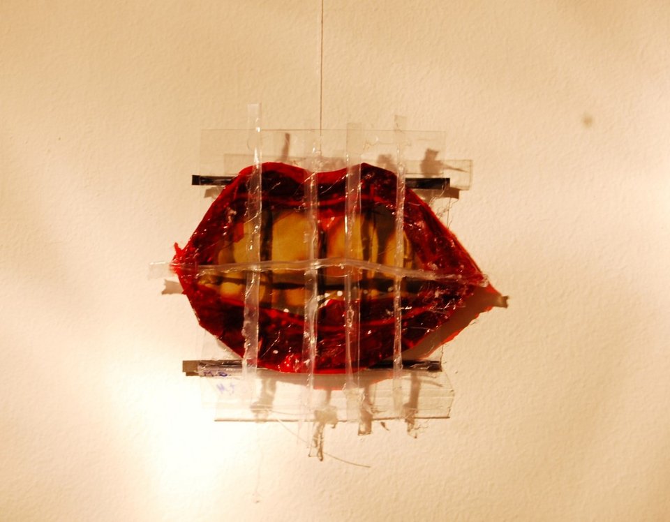 Βάζουν σε αίθουσα τέχνης street Art και γκράφιτι -Με καμβάδες, ξύλα, stencil, ακρυλικά [εικόνες]  | iefimerida.gr 0