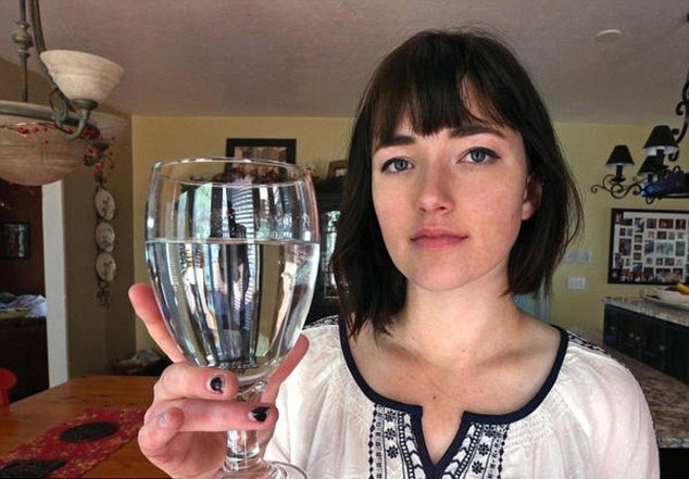 Κι όμως αυτή η κοπέλα έχει αλλεργία στο νερό [εικόνες] | iefimerida.gr 1