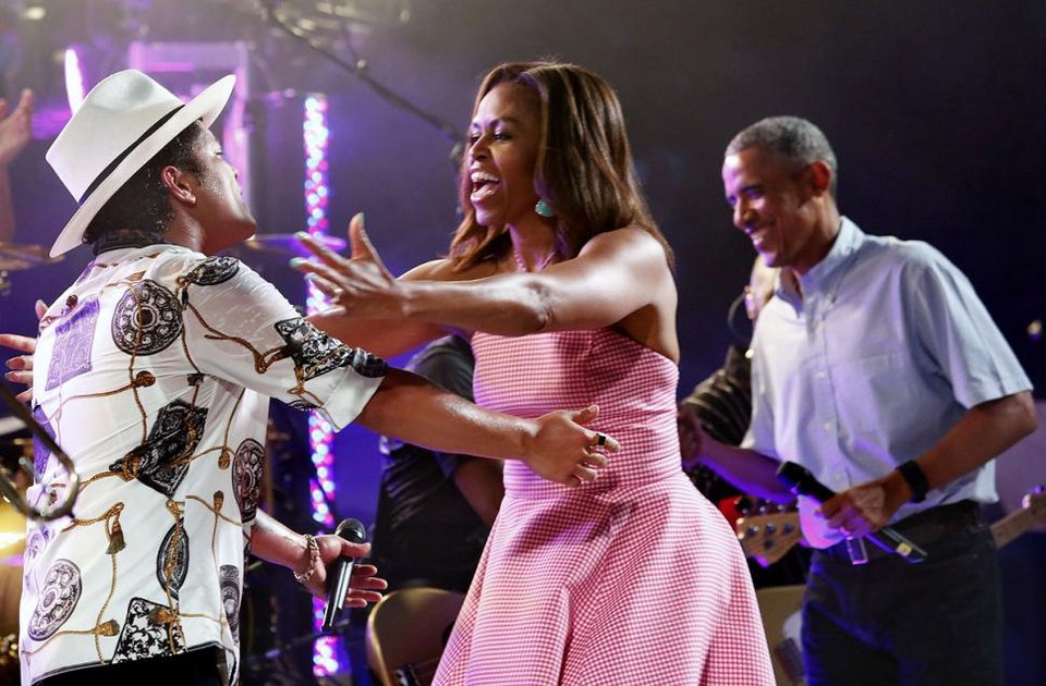 Εκαναν τη νύχτα μέρα στις ΗΠΑ: Εντυπωσιακά πυροτεχνήματα φώτισαν τον ουρανό [εικόνες] | iefimerida.gr 0