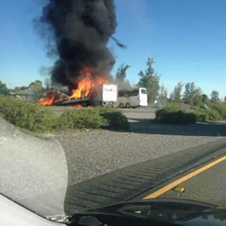 Τραγωδία στις ΗΠΑ: Επτά μαθητές νεκροί από σύγκρουση σχολικού λεωφορείου με φορτηγό [εικόνες]  | iefimerida.gr 2