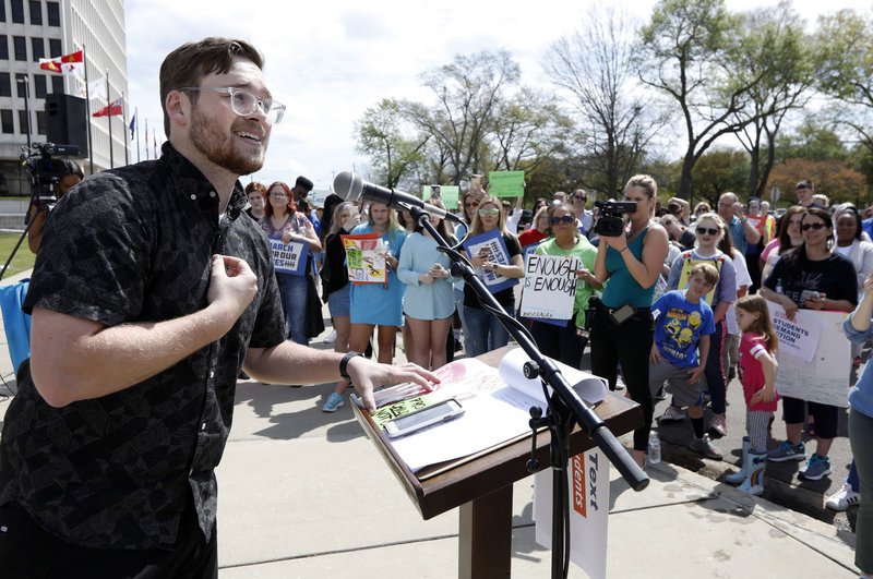 ΗΠΑ: Πάνω από 1 εκατ. άνθρωποι στους δρόμους -Διαμαρτυρήθηκαν κατά των όπλων [εικόνες] | iefimerida.gr 4