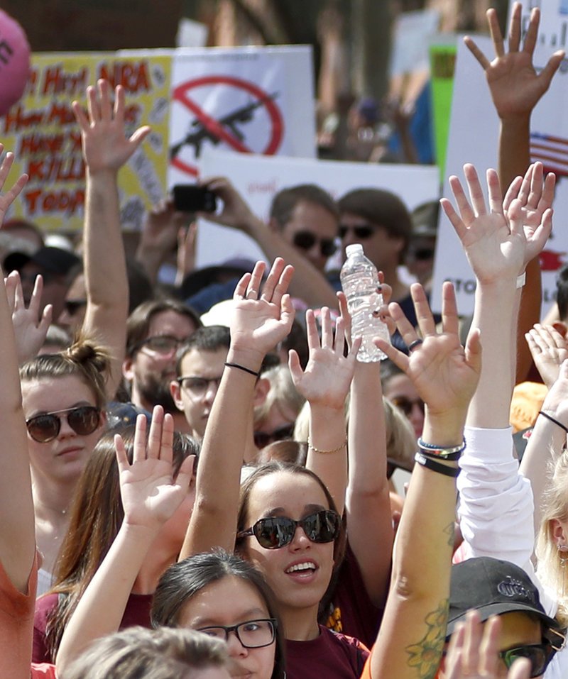 ΗΠΑ: Πάνω από 1 εκατ. άνθρωποι στους δρόμους -Διαμαρτυρήθηκαν κατά των όπλων [εικόνες] | iefimerida.gr 10