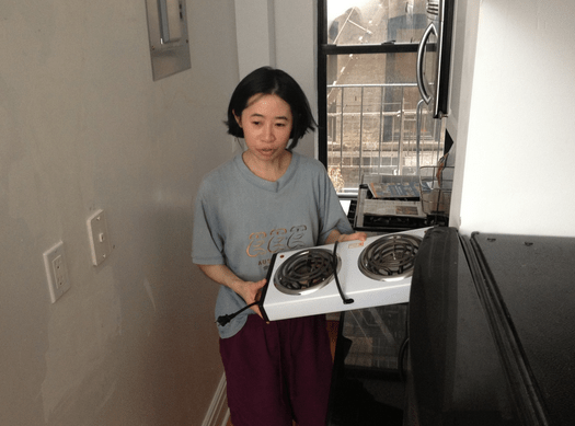 Πλένει τα ρούχα της ενώ κάνει ... ντους -Αφιέρωμα στους τσιγκούνηδες των ΗΠΑ από την Huffington Post [εικόνες] | iefimerida.gr 0