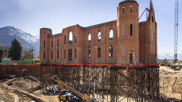 «Ιπτάμενη» εκκλησία στη Γιούτα - Μια πρωτότυπη διαδικασία αναπαλαίωσης [εικόνες] | iefimerida.gr 3