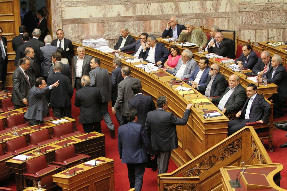 «Είσαι νούμερο», «Εξω ξεφτίλες», «Κατέβα κάτω!» -Πώς ο Σαμαράς έδιωξε, για πρώτη φορά, τη Ζωή από το προεδρείο [εικόνες] | iefimerida.gr 1