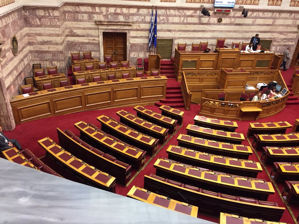 Τα καπρίτσια της Ζωής - Ολομέλεια με...15 βουλευτές [εικόνες]  | iefimerida.gr 1