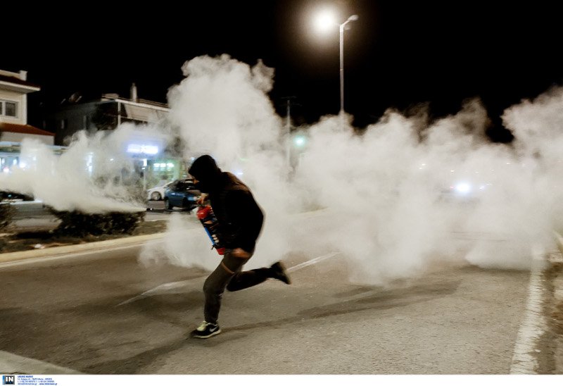 Σε επεισόδια και προσαγωγές από την αστυνομία κατέληξε το ραντεβού για κόντρες στη Βάρκιζα [εικόνες] | iefimerida.gr 2