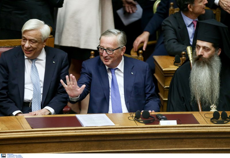 Γέμισε η Βουλή: Ποιοι πήγαν για να δουν τον Γιούνκερ – Οι αγκαλιές και τα φιλιά με Παπανδρέου [εικόνες] | iefimerida.gr 0