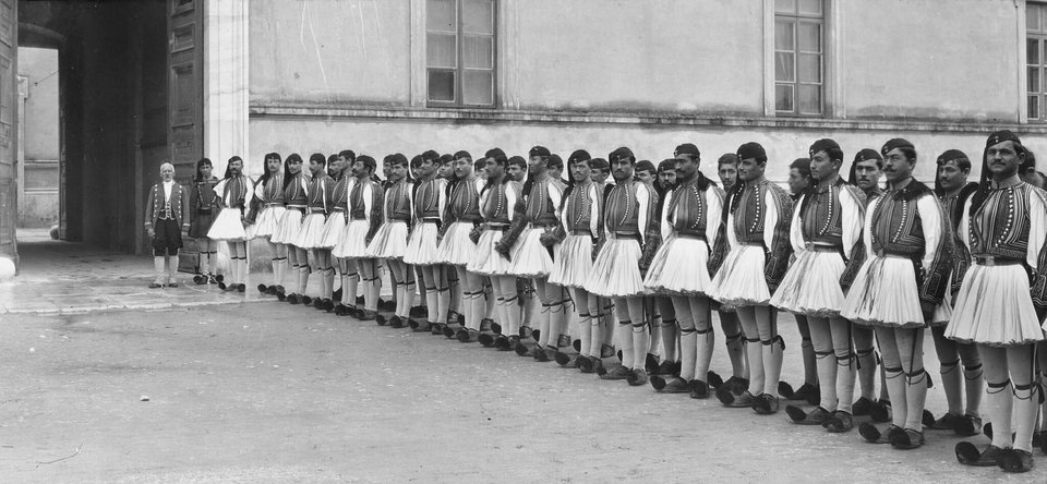 Η βασιλική φρουρά στα Παλαιά Ανάκτορα