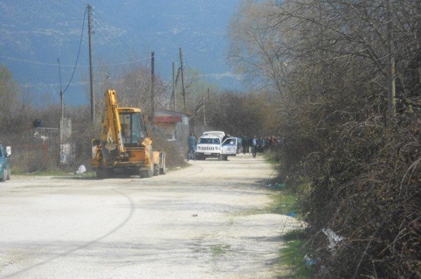 Φωτογραφίες από το σημείο που βρέθηκε το άψυχο σώμα του 20χρονου Βαγγέλη Γιακουμάκη - Δίπλα του βρέθηκε ένα μαχαίρι | iefimerida.gr 0