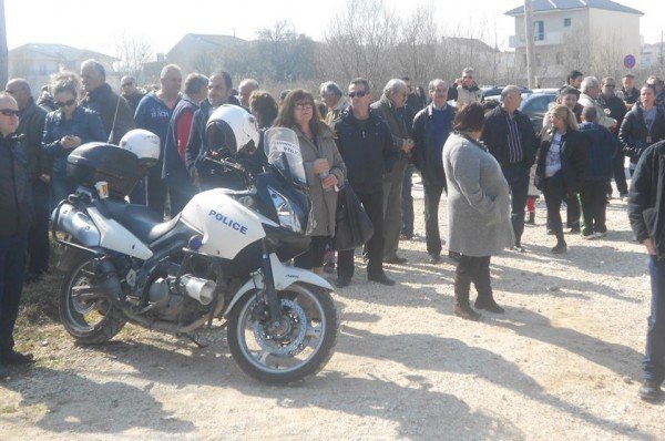 Φωτογραφίες από το σημείο που βρέθηκε το άψυχο σώμα του 20χρονου Βαγγέλη Γιακουμάκη - Δίπλα του βρέθηκε ένα μαχαίρι | iefimerida.gr 2