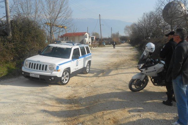 Φωτογραφίες από το σημείο που βρέθηκε το άψυχο σώμα του 20χρονου Βαγγέλη Γιακουμάκη - Δίπλα του βρέθηκε ένα μαχαίρι | iefimerida.gr 1