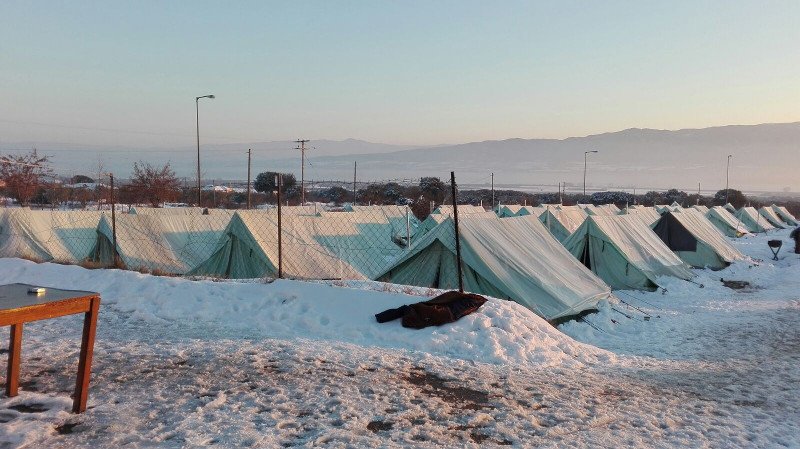 Σε ξενοδοχεία οι πρόσφυγες που έμεναν σε σκηνές στο Βαγιοχώρι | iefimerida.gr 1