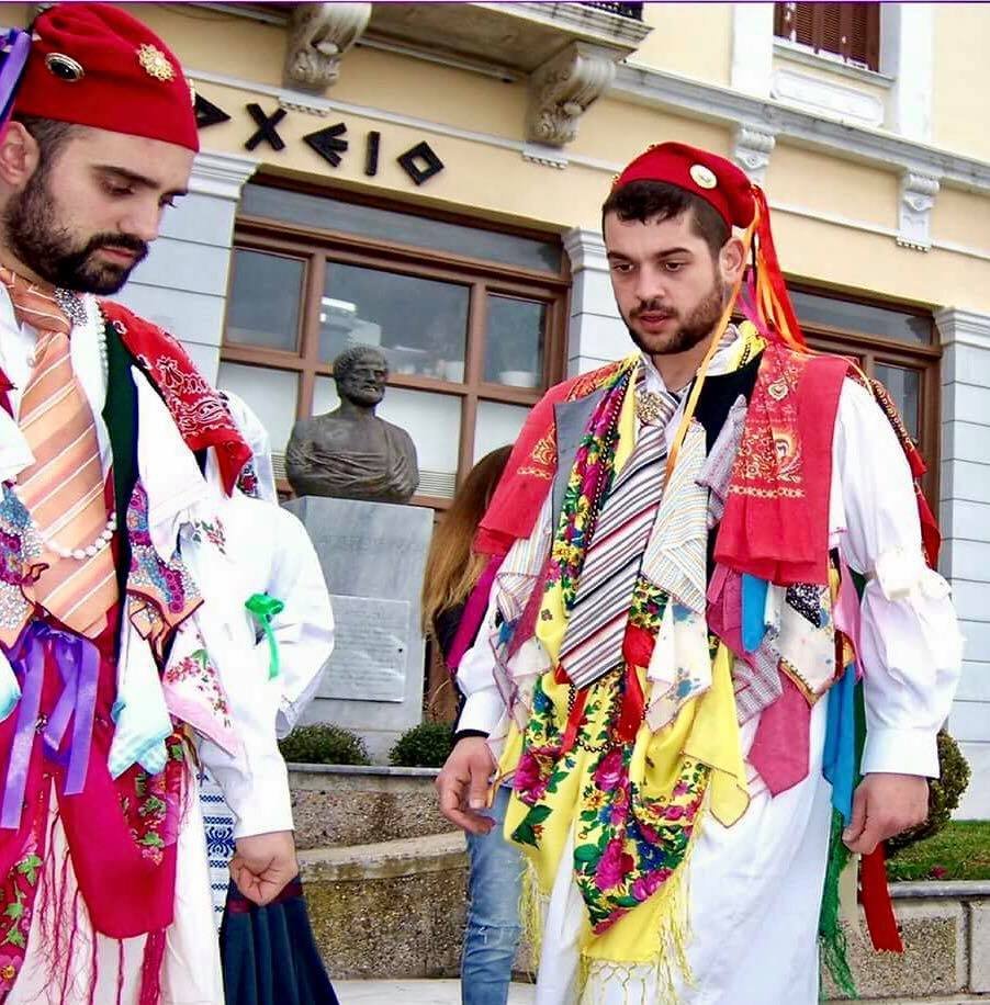 Τσικνοπέμπτη στο Σύνταγμα -Με Κουδουνάτους για να φύγει το κακό [εικόνες & βίντεο] | iefimerida.gr 3