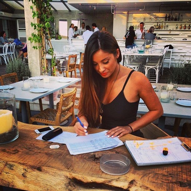 Οι πανέμορφες αδελφές Χοψονίδου που στηρίζουν τον Βασίλη Σπανούλη [εικόνες] | iefimerida.gr 3