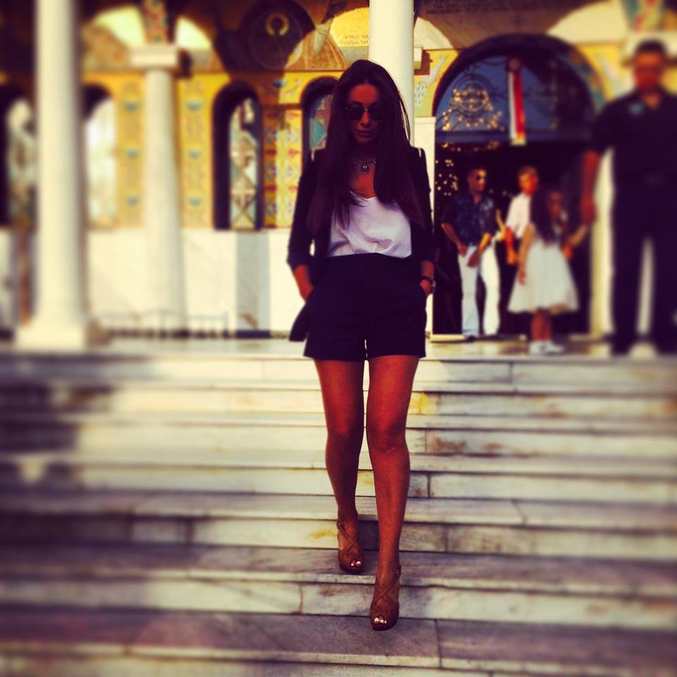 Οι πανέμορφες αδελφές Χοψονίδου που στηρίζουν τον Βασίλη Σπανούλη [εικόνες] | iefimerida.gr 4