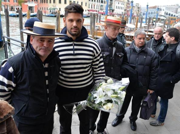 Βενετία: Ο Ρέντσι στην κηδεία της 29χρονης Ιταλίδας που δολοφονήθηκε στο Bataclan [εικόνες] | iefimerida.gr 2