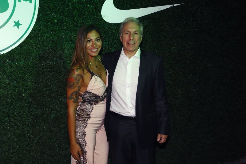 Βαλαβάνη και Πασχάλη έλαμψαν στην παρουσίαση της νέας φανέλας του Παναθηναϊκού [εικόνες] | iefimerida.gr 2