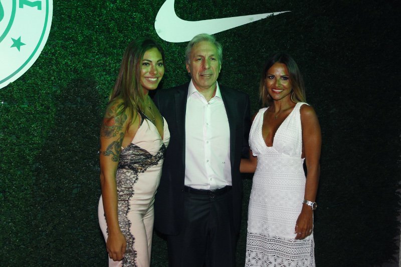 Βαλαβάνη και Πασχάλη έλαμψαν στην παρουσίαση της νέας φανέλας του Παναθηναϊκού [εικόνες] | iefimerida.gr 3