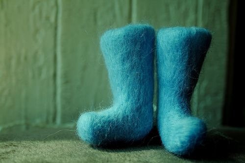 Οι Ρώσοι «απαντούν» στις Ugg με τις Βάλενκι -Στρας και σφυροδρέπανο [εικόνες]   | iefimerida.gr 2