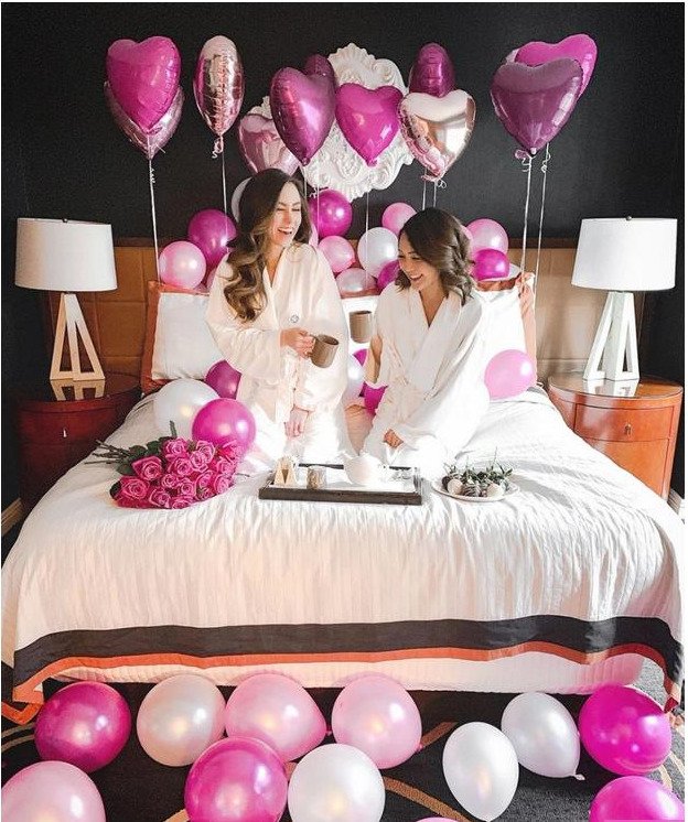 Ακόμη και οι ελεύθερε;ς, φρόντισαν να γιορτάσουν με φίλες την Ημέρα του Αγίου Βαλεντίνου