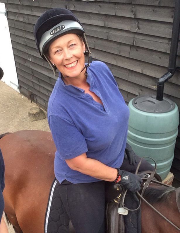 Τραγικό: Βρετανίδα ήρθε στη Σαντορίνη για να γιορτάσει τη νίκη της κατά του καρκίνου και πέθανε από τοξική δηλητηρίαση κρασιού [εικόνες] | iefimerida.gr 0