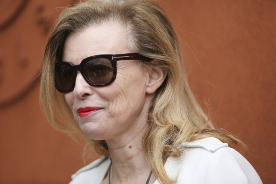 Αγνώριστη από το πολύ φωτοσόπ η 50χρονη Βαλερί Τριερβελέρ -Τι απαντά στις ειρωνείες [εικόνες] | iefimerida.gr 3