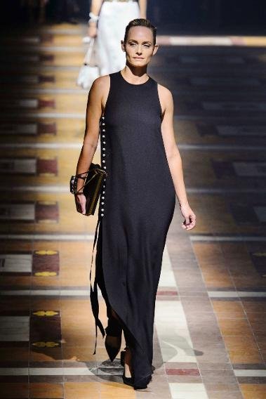 Οι 30άρες πατάνε πόδι -Ανεβαίνουν στην πασαρέλα και κάνουν... σκόνη τις πιτσιρίκες [εικόνες] | iefimerida.gr 6