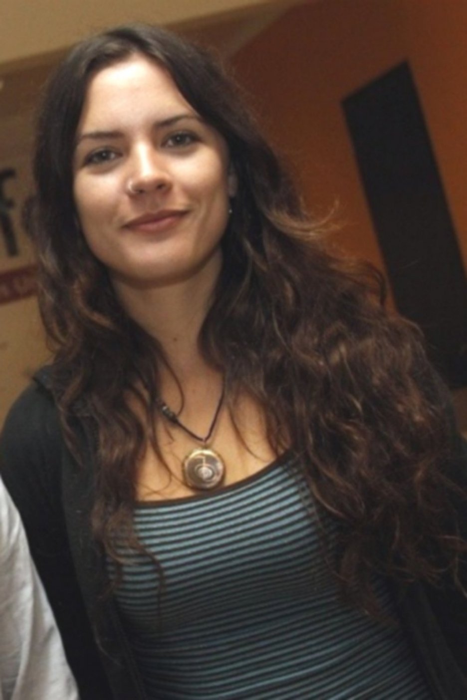 Καμίλα Βαγιέχο: Η πανέμορφη κομμουνίστρια βουλευτής της Χιλής που χαιρέτισε τη νίκη ΣΥΡΙΖΑ [εικόνες] | iefimerida.gr 4