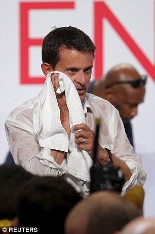 Γιούχαραν τον Γάλλο πρωθυπουργό και τον έπιασε κρίση ιδρώτα -Εγινε μούσκεμα, έσταζε από την κορυφή ως τα νύχια [εικόνες] | iefimerida.gr 7