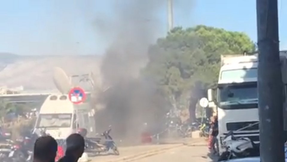 Επεισόδια ξανά έξω από το ΣΕΦ -Μολότοφ, καμένο βαν, 3 τραυματίες αστυνομικοί [εικόνες & βίντεο] | iefimerida.gr 6