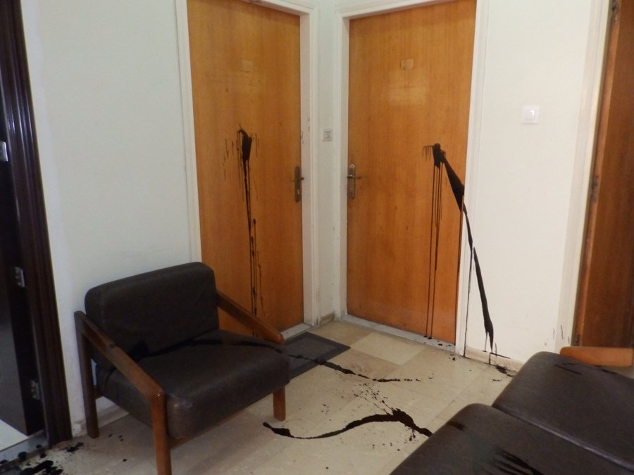 Xανιά: Προσπάθησαν να κάψουν τα γραφεία της Χρυσής Αυγής -Πέταξαν μπογιές [εικόνες] | iefimerida.gr 0