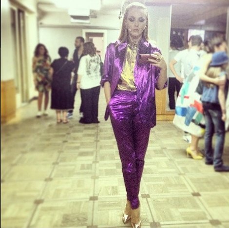 Δέσποινα Βανδή και Τάμτα φόρεσαν το ίδιο ρούχο -Το στραφταλιζέ κοστούμι που βγάζει μάτι [εικόνες] | iefimerida.gr 1