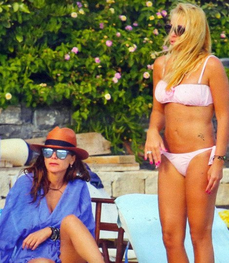 Βανδή, Μαστροκώστα, Παπαδημητρίου στην ίδια παραλία [εικόνες] | iefimerida.gr 3