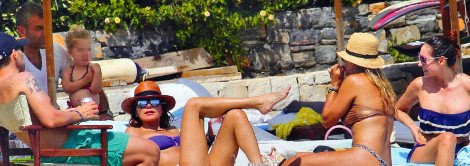 Βανδή, Μαστροκώστα, Παπαδημητρίου στην ίδια παραλία [εικόνες] | iefimerida.gr 4