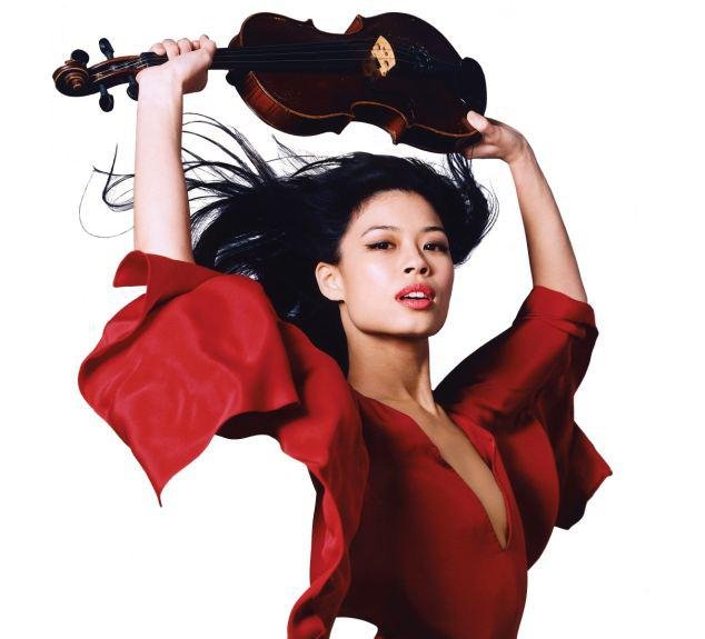 «Η μητέρα μου με χτυπούσε και με ανάγκαζε να την προσκυνώ» -Η εφιαλτική παιδική ηλικία της Βανέσα Μέι [εικόνες] | iefimerida.gr 0