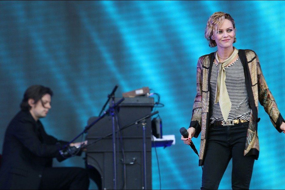 Βανέσα Παραντί, η πρώην μούσα του Τζόνι Ντεπ τραγουδούσε υπέροχα [εικόνες] | iefimerida.gr 0