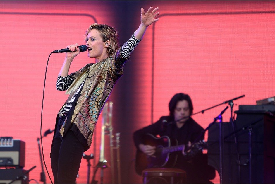 Βανέσα Παραντί, η πρώην μούσα του Τζόνι Ντεπ τραγουδούσε υπέροχα [εικόνες] | iefimerida.gr 2