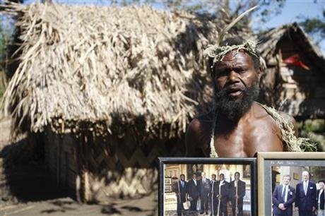 Ο πρίγκιπας που γεννήθηκε στην Ελλάδα, έγινε σύζυγος βασίλισσας στην Αγγλία και λατρεύεται ως Θεός στο Βανουάτου [εικόνες] | iefimerida.gr 1