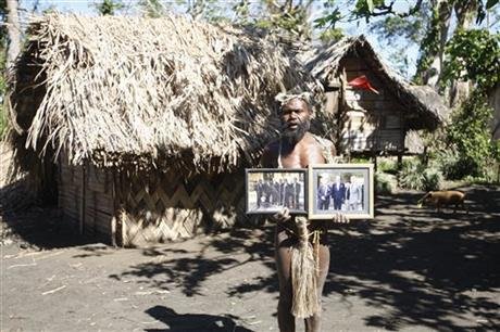 Ο πρίγκιπας που γεννήθηκε στην Ελλάδα, έγινε σύζυγος βασίλισσας στην Αγγλία και λατρεύεται ως Θεός στο Βανουάτου [εικόνες] | iefimerida.gr 2