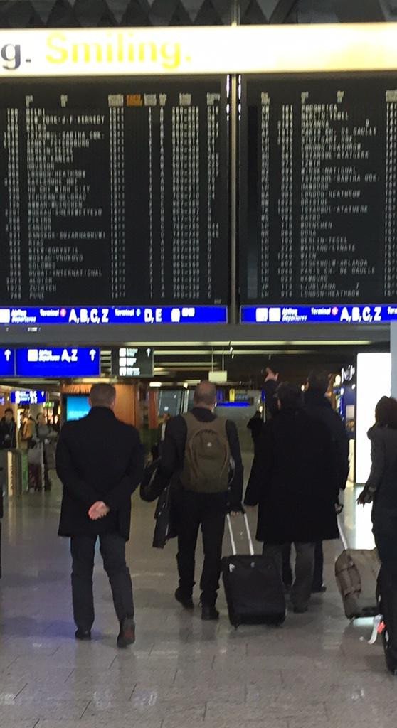 Επιασαν στον... ύπνο τον Βαρουφάκη: Γερμανός δημοσιογράφος έκανε tweet με τον υπουργό να κοιμάται [εικόνες] | iefimerida.gr 1