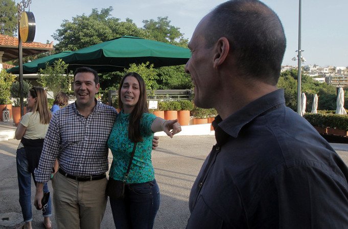 Η βόλτα Τσίπρα-Βαρουφάκη στον εθνικό κήπο και οι selfies [εικόνες] | iefimerida.gr 1