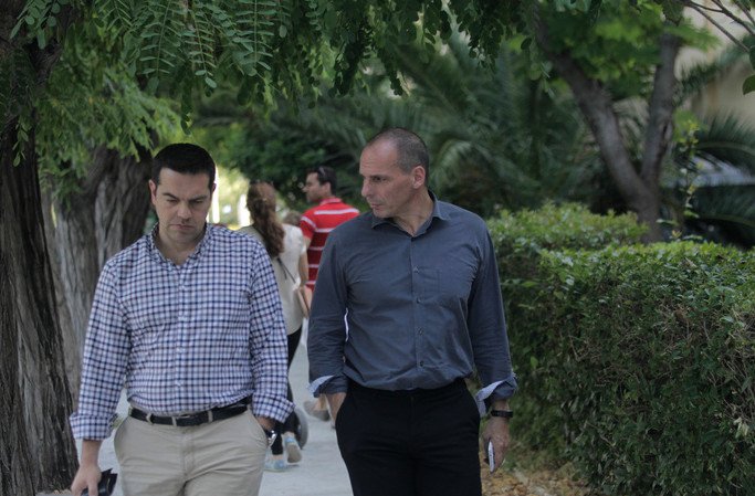 Η βόλτα Τσίπρα-Βαρουφάκη στον εθνικό κήπο και οι selfies [εικόνες] | iefimerida.gr 4