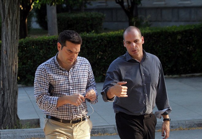 Η βόλτα Τσίπρα-Βαρουφάκη στον εθνικό κήπο και οι selfies [εικόνες] | iefimerida.gr 6