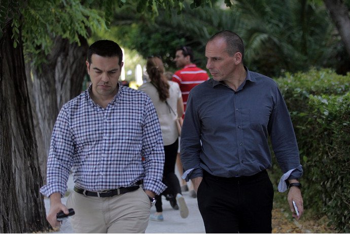 Η βόλτα Τσίπρα-Βαρουφάκη στον εθνικό κήπο και οι selfies [εικόνες] | iefimerida.gr 7