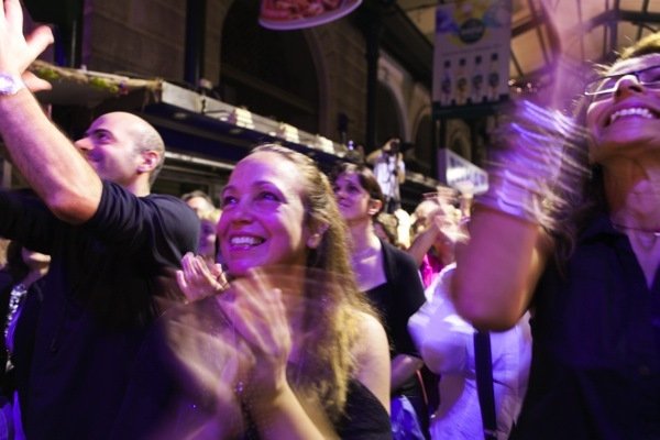 Απίστευτες σκηνές στη Βαρβάκειο: 3.000 άτομα πλημμύρισαν την κρεαταγορά [βίντεο] | iefimerida.gr 2