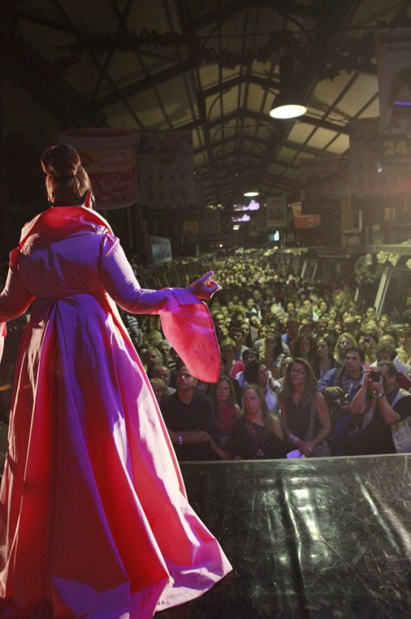 Απίστευτες σκηνές στη Βαρβάκειο: 3.000 άτομα πλημμύρισαν την κρεαταγορά [βίντεο] | iefimerida.gr 0